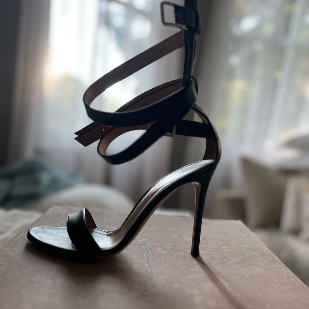 Gianvito Rossi. Size 37. Worn twice. Stunning.